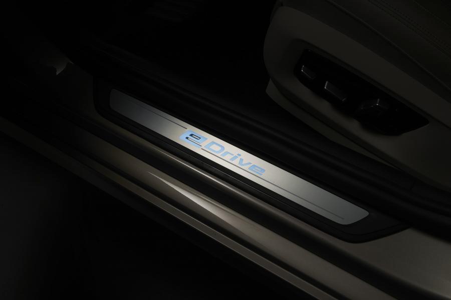 Детали интерьера BMW 530Le (G38) 2017 года  (CN) (фото 4 из 10)